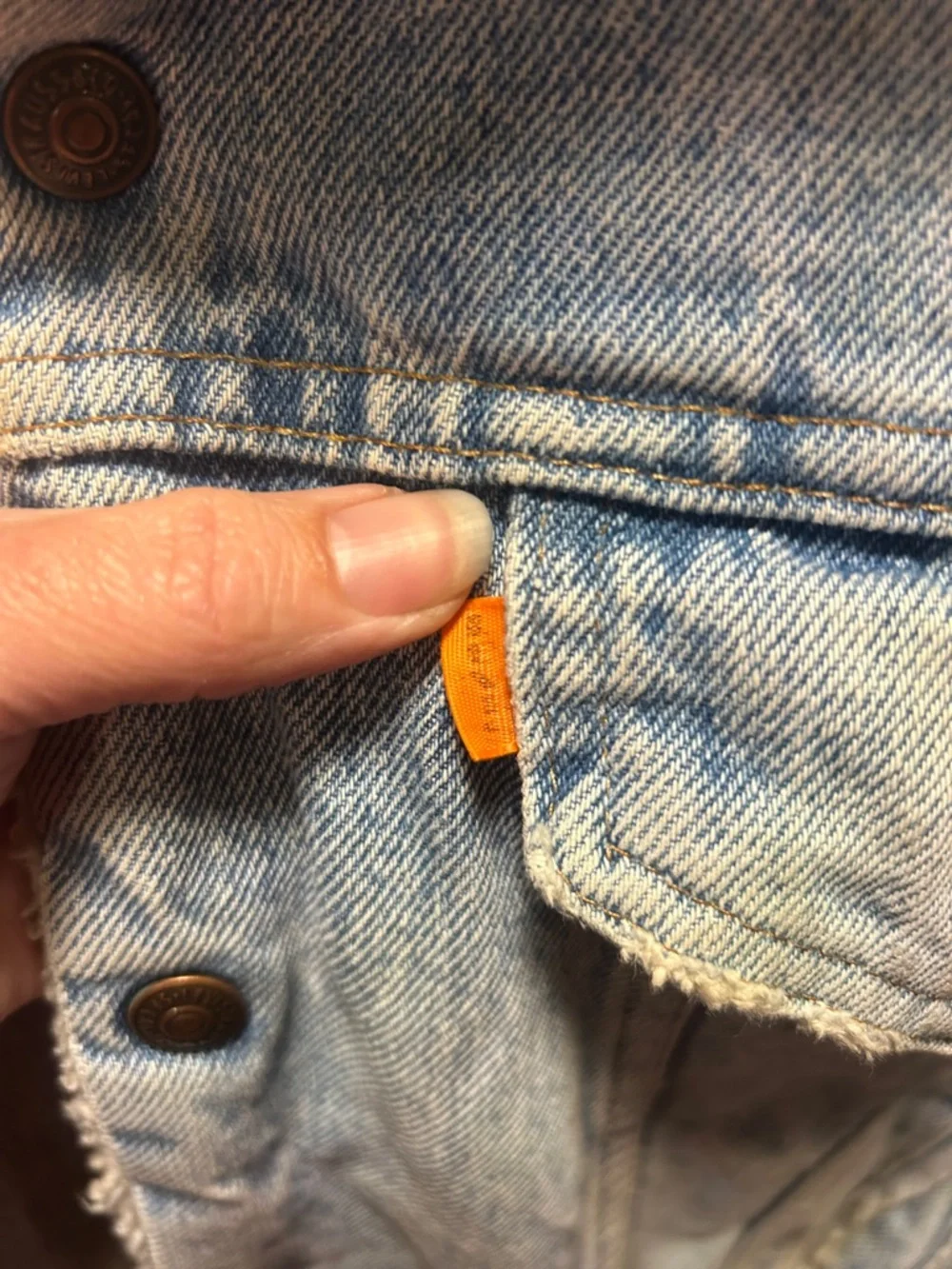 Vintage Levi's Light Blue Denim Jacket with Cream Sherpa Collar - Picture 3 of 9